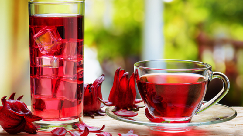 Đài hoa Hibiscus sau khi thu hoạch thường được phơi khô, sử dụng để pha trà, làm mứt,...